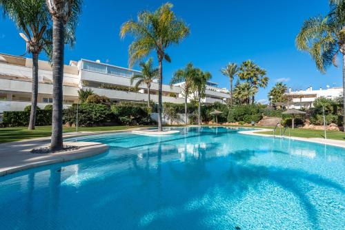 Apartamento Altos de BanA s III — 4-Star Luxury Hotel in Marbella, Spain