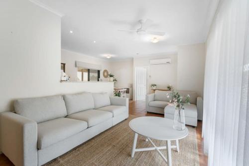 Home on Haynes BYO LINEN 1km from Goolwa Beach Whale Watch — 4-Star Luxury Hotel in Goolwa, Australia