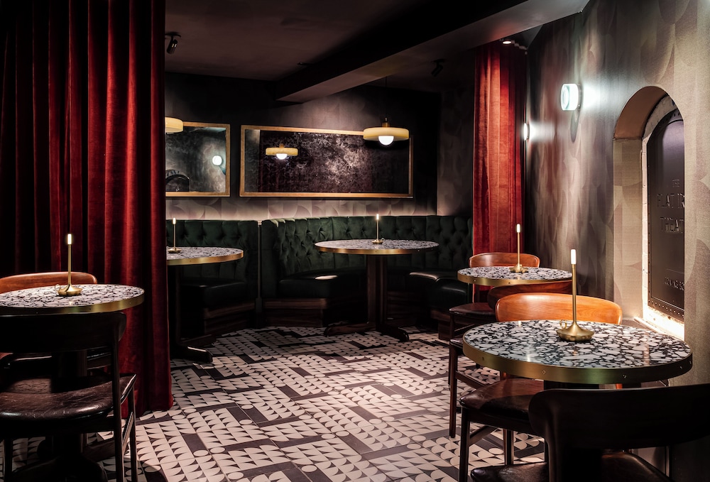 The Flat Iron Hotel - photo 14