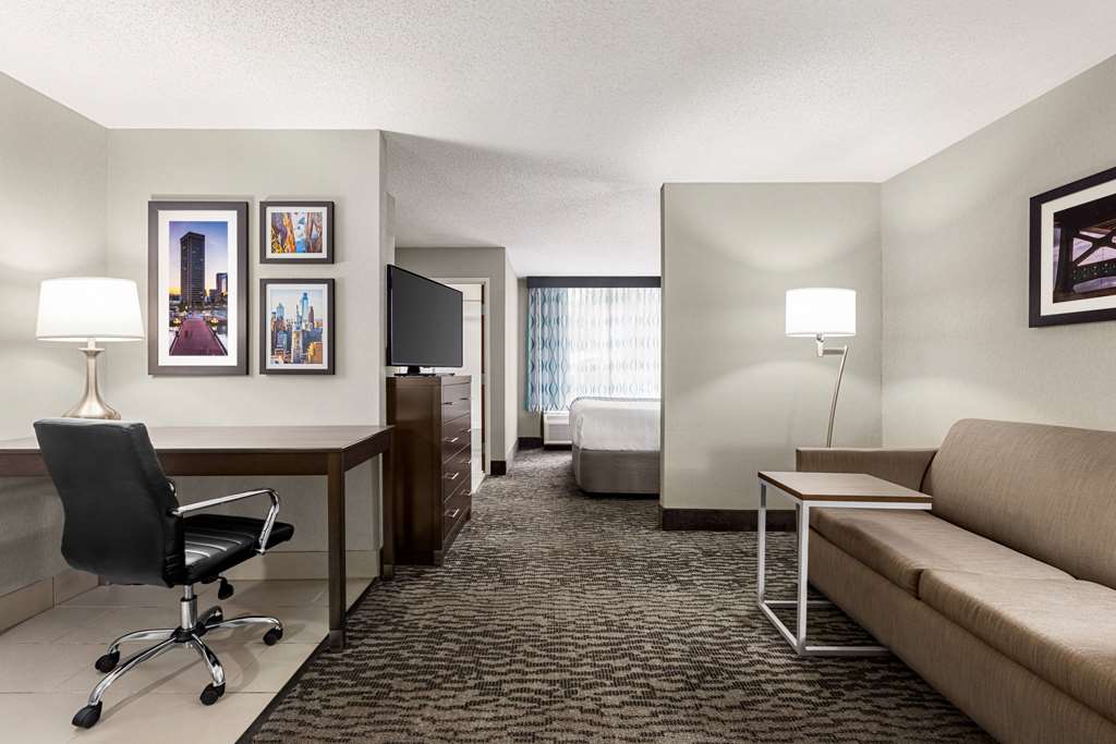 La Quinta Inn & Suites by Wyndham Newark Elkton - photo 24