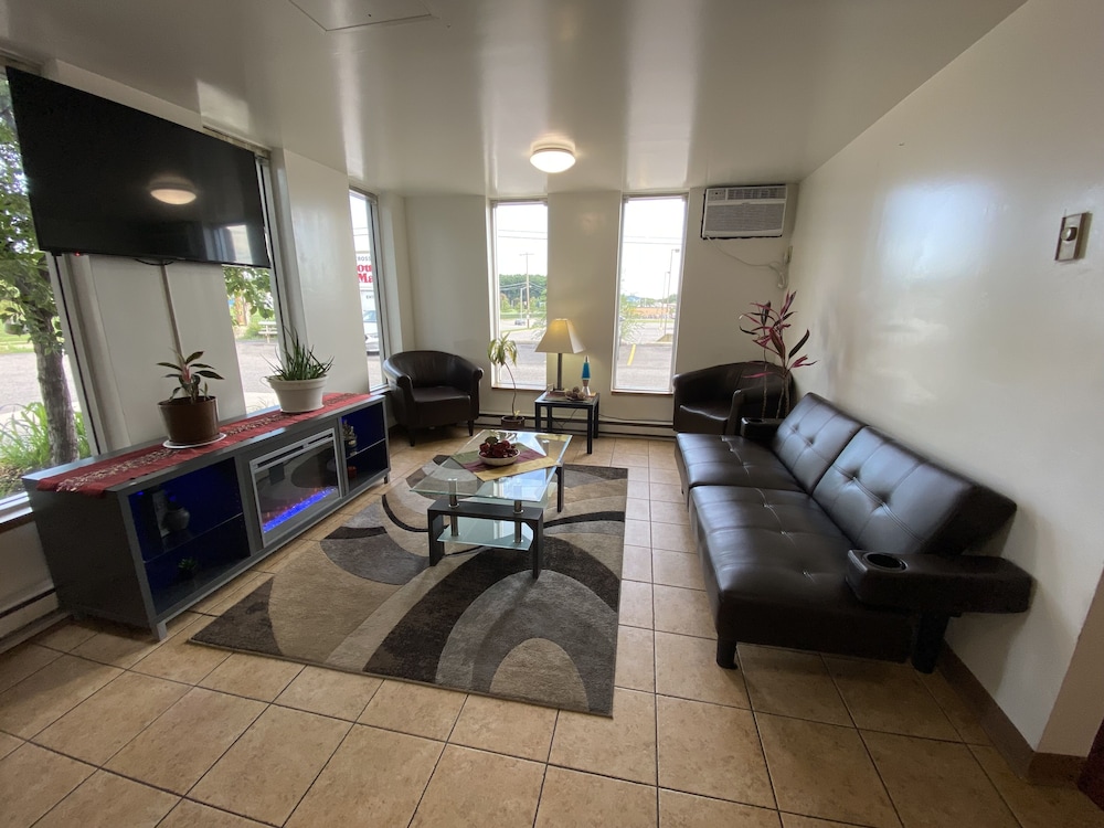 Reliance Inn - photo 2