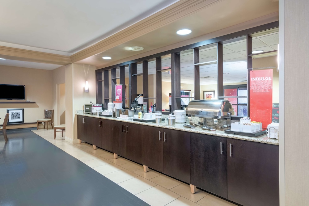 Hampton Inn Corydon - photo 36