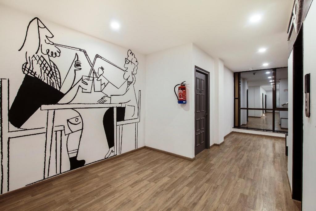 Super Townhouse Grand Pacific Ocean — 4-Star Luxury Hotel in New Delhi, India