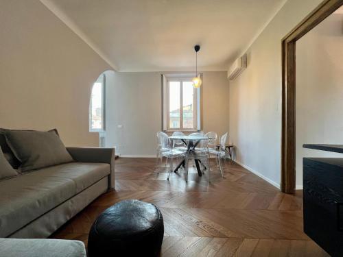 Big Historical Colonne — 4-Star Luxury Hotel in Milan, Italy