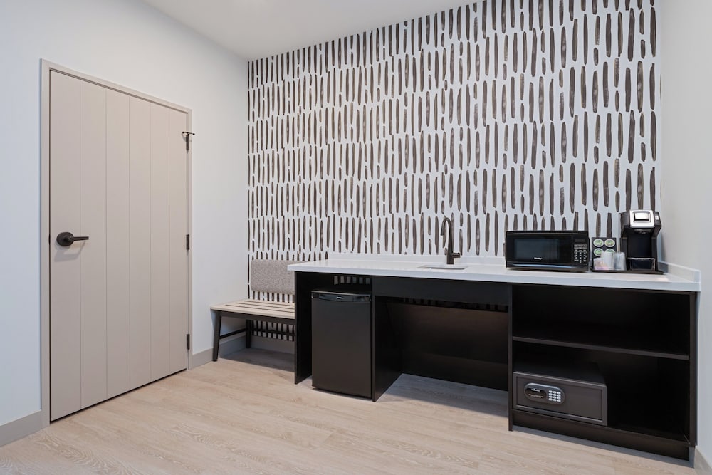 Atwell Suites Kansas City Airport by IHG - photo 13