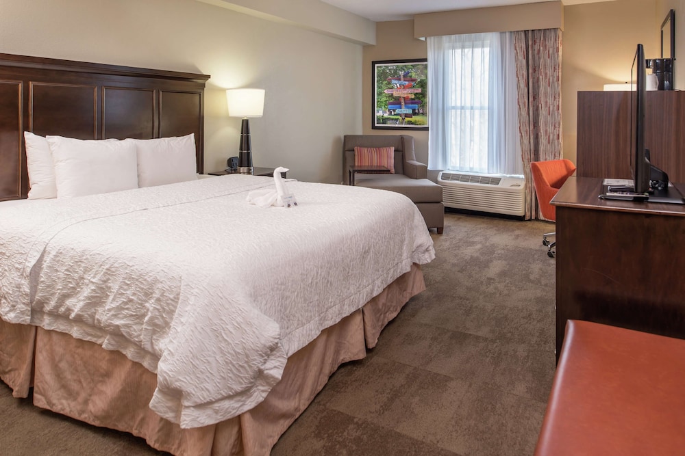 Hampton Inn & Suites Charlotte Arrowood Rd. - photo 12