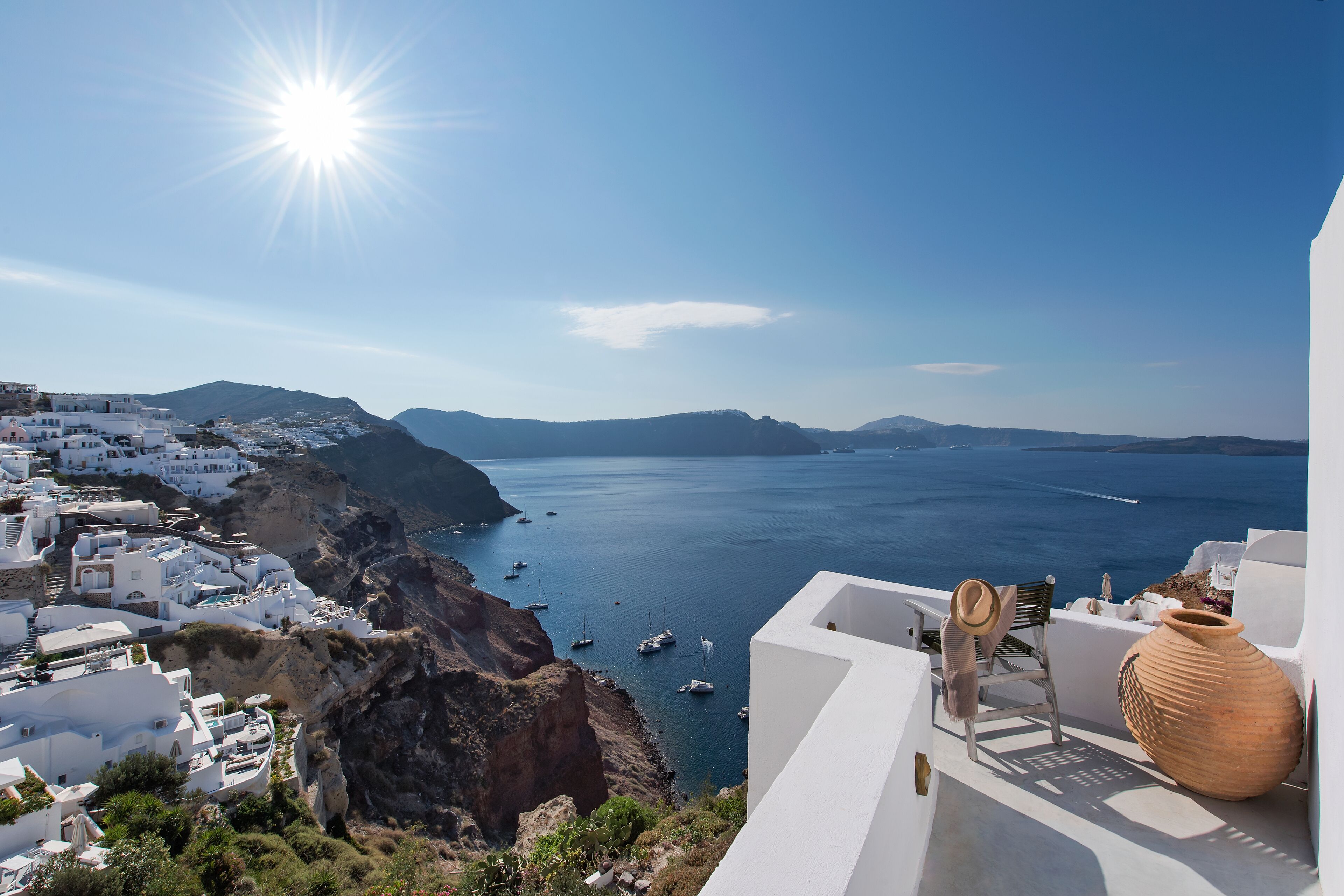 Rhenias Suites — 4-Star Luxury Hotel in Oia, Greece