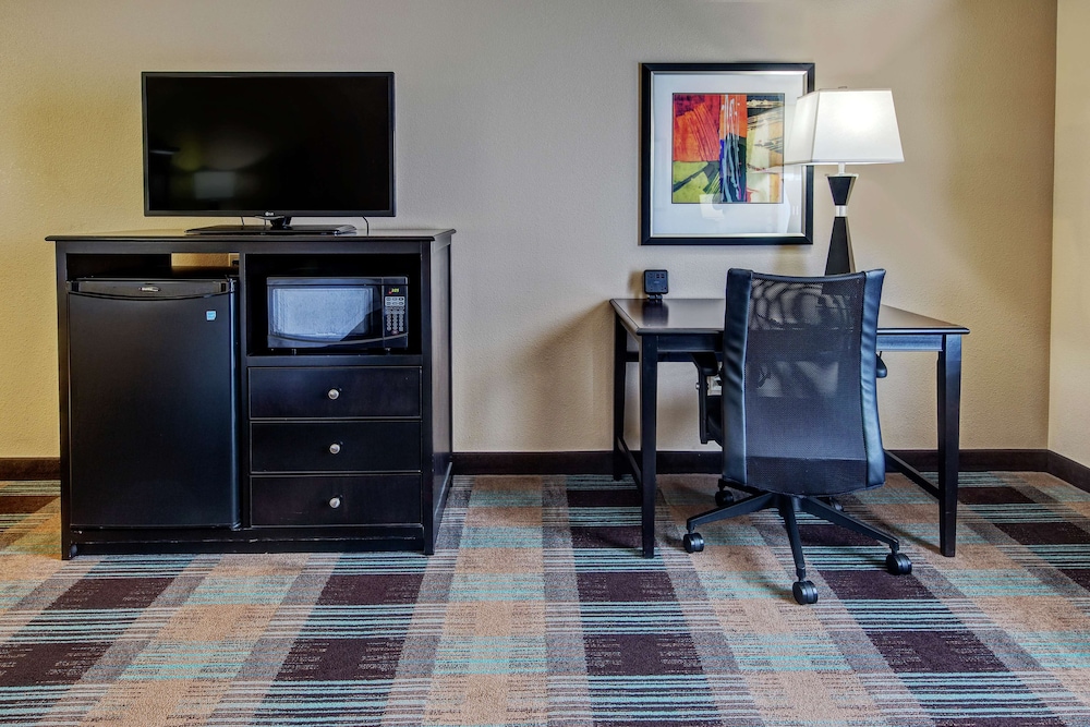Hampton Inn & Suites Clarksville - photo 7