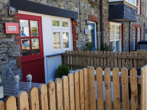 Beach Hut — 5-Star Luxury Hotel in Tintagel, United Kingdom
