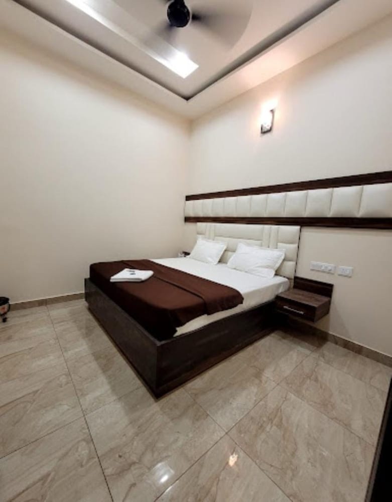 Goroomgo Crown Inn Jalandhar in Jalandhar, India