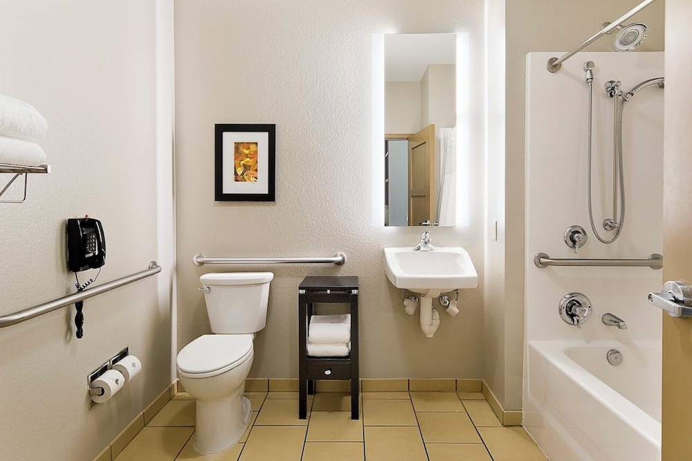 Clubhouse Hotel & Suites Pierre - photo 14
