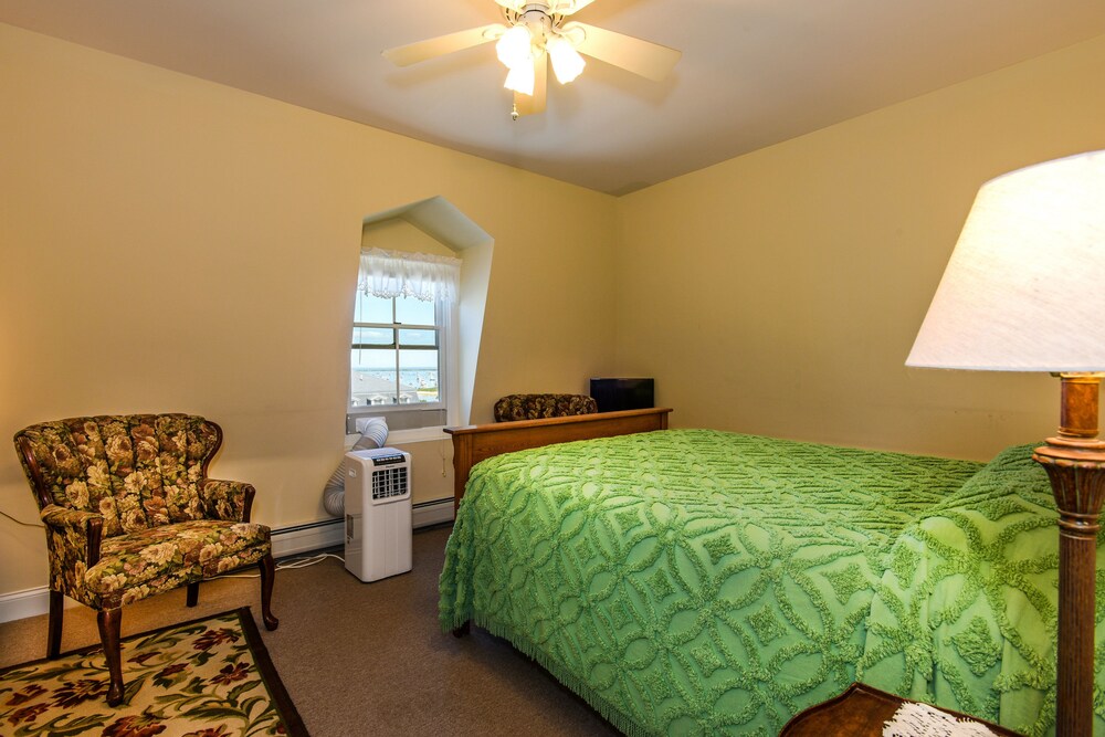 Payne's Harbor View Inn - photo 8
