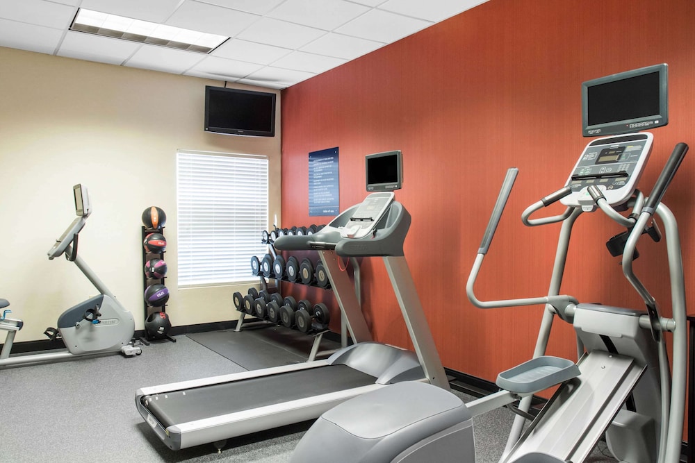 Hampton Inn Douglas - photo 21
