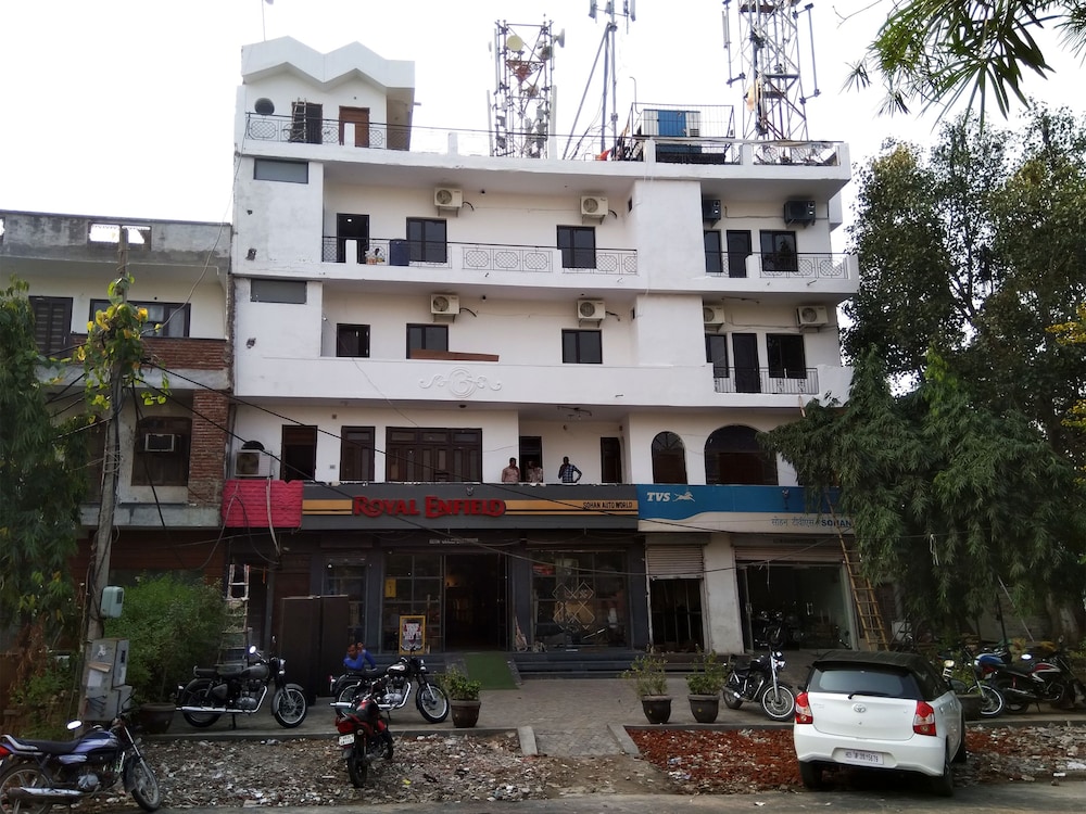 OYO 22605 Hotel Redstone — hotel in Faridabad