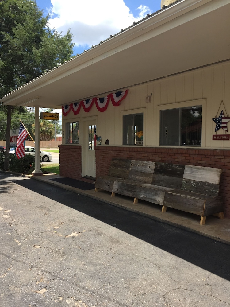 The Oak Motel - photo 31
