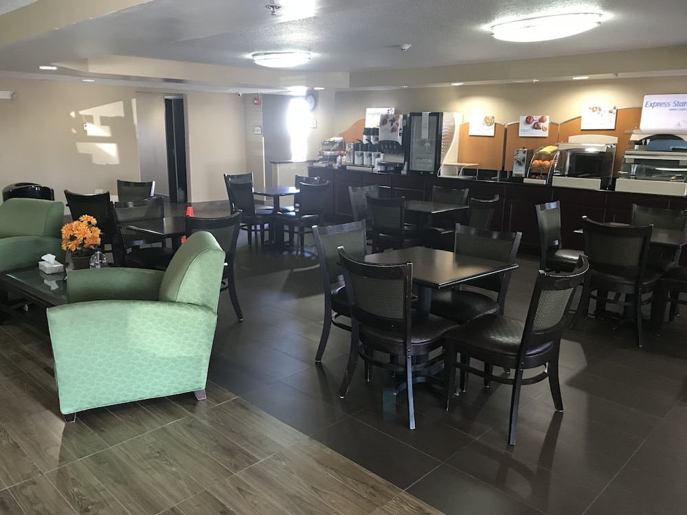 Holiday Inn Express London by IHG - photo 46