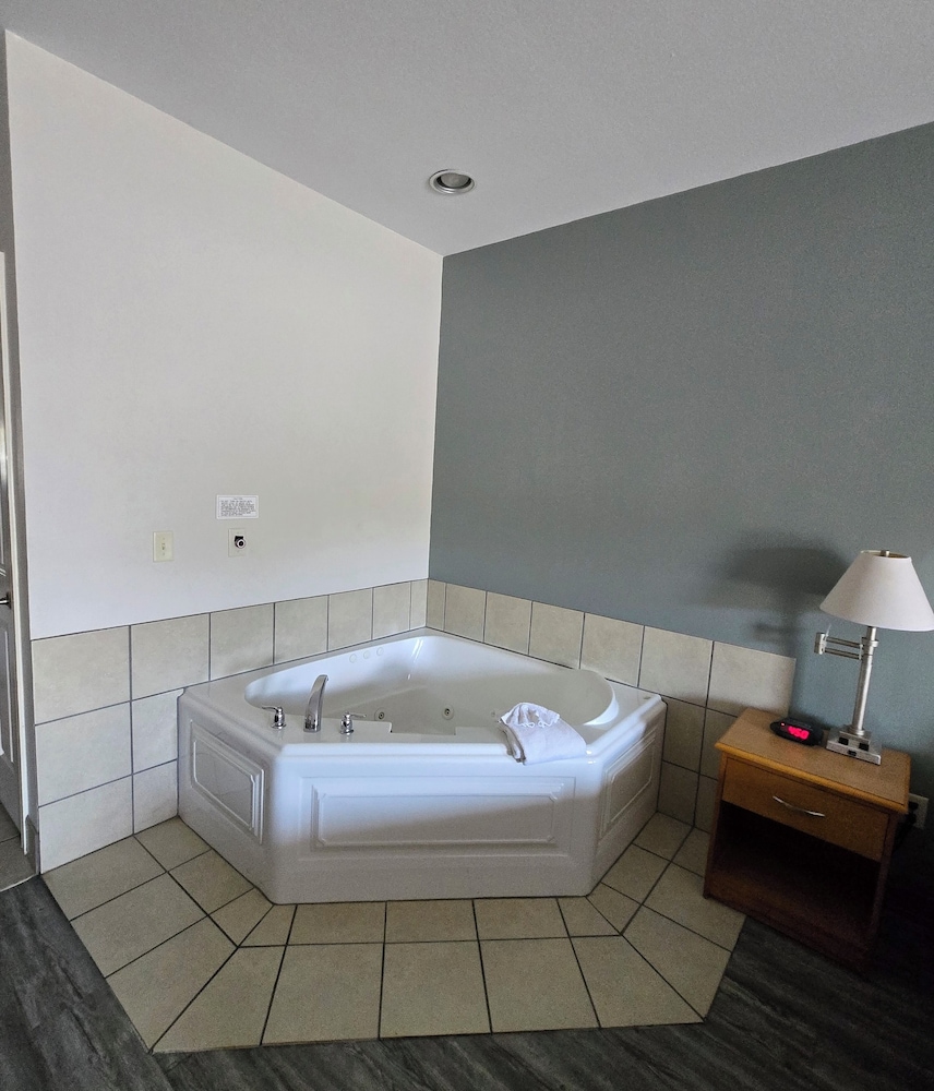 Whitesboro Inn & Suites - photo 9