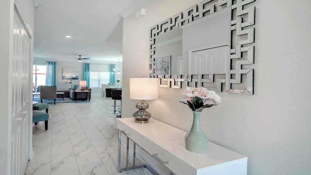 5BR Stylish Championsgatetownhome w Private Pool - photo 10