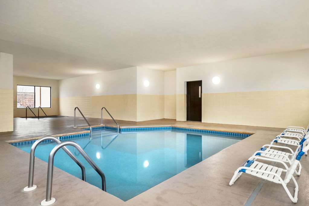 Howard Johnson by Wyndham Appleton - photo 9