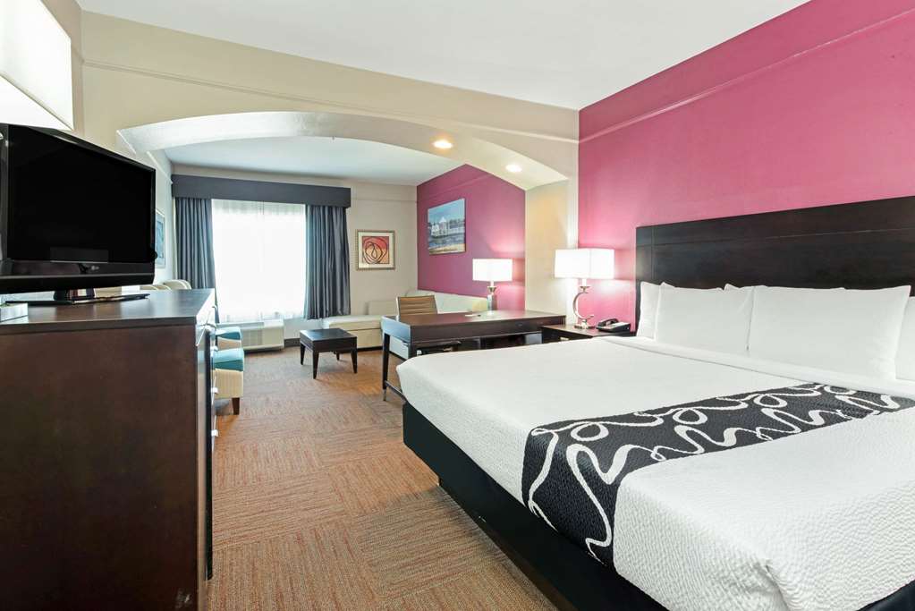 La Quinta Inn & Suites by Wyndham Winnie - photo 21