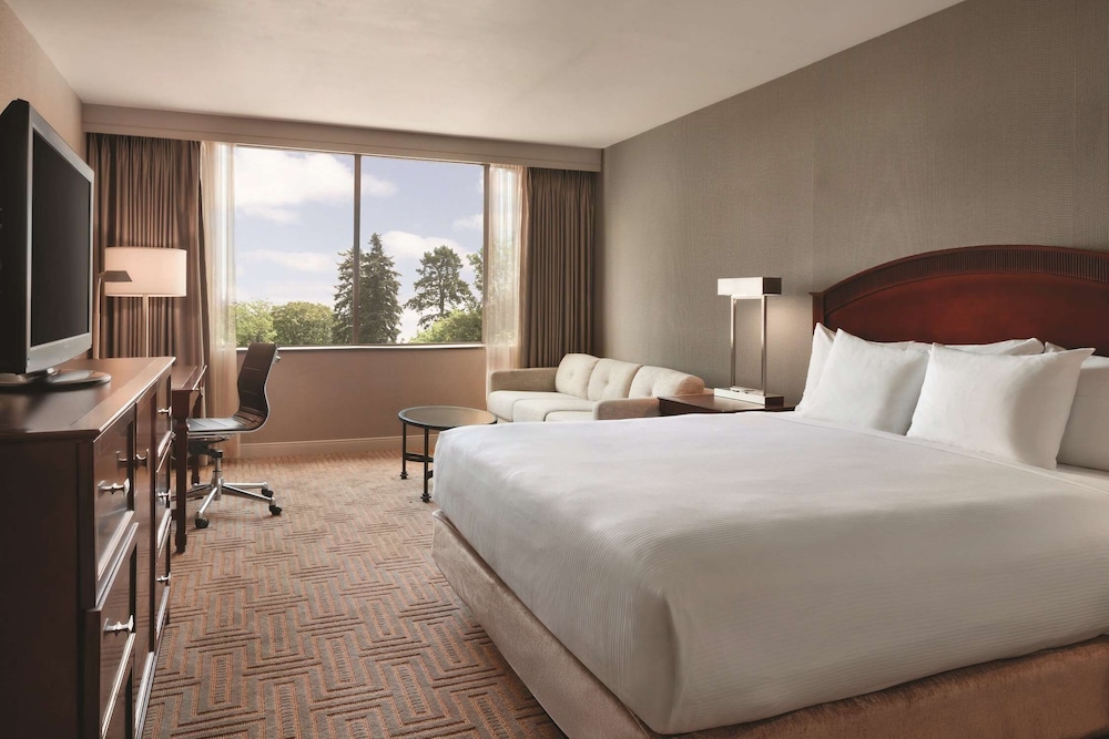 Hilton East Brunswick Hotel & Executive Meeting Center - photo 15