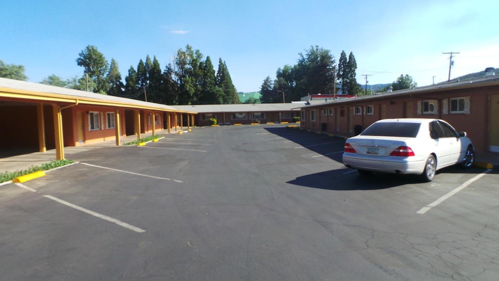 Relax Inn of Yreka - photo 35