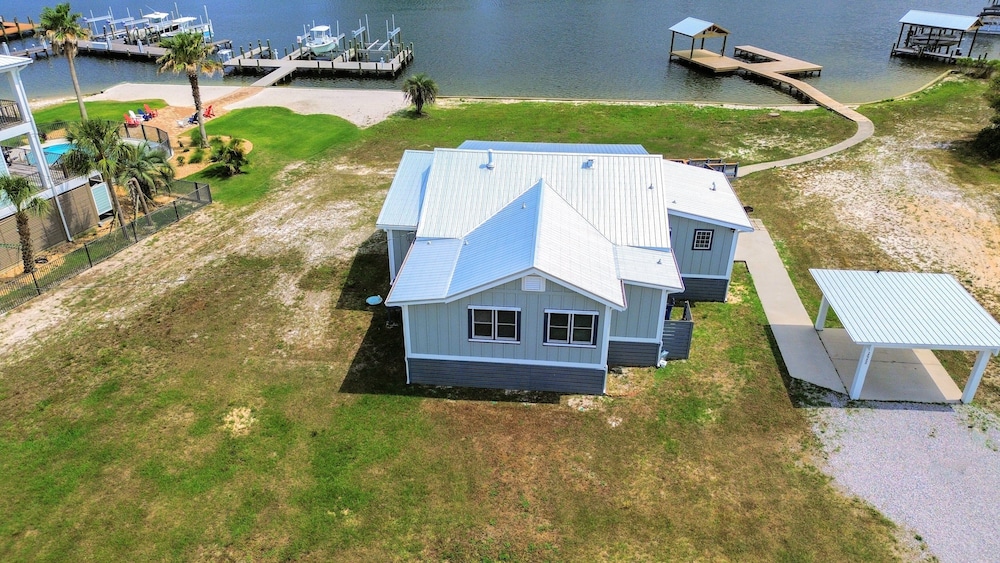 Recently Updated Home w Private Pier boat Slip — 4-Star Luxury Hotel in Orange Beach, United States
