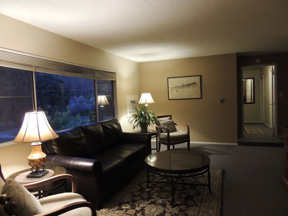 Indian Creek Lodge - photo 20