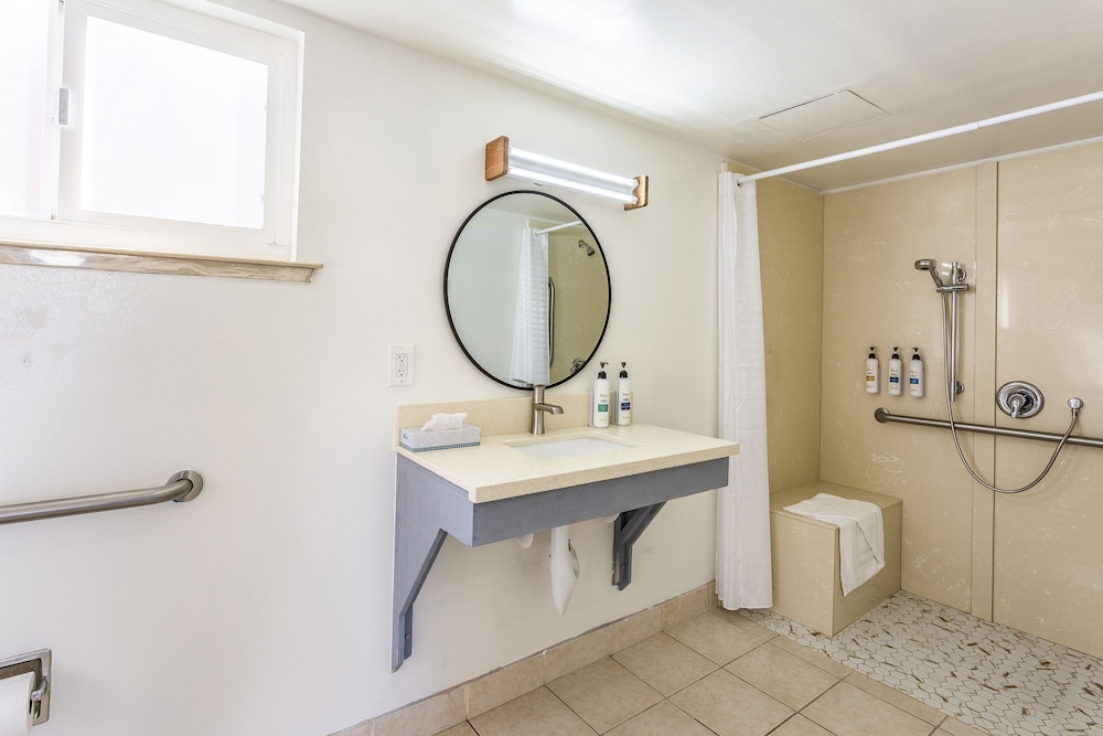 Coastal Breeze Inn - photo 31