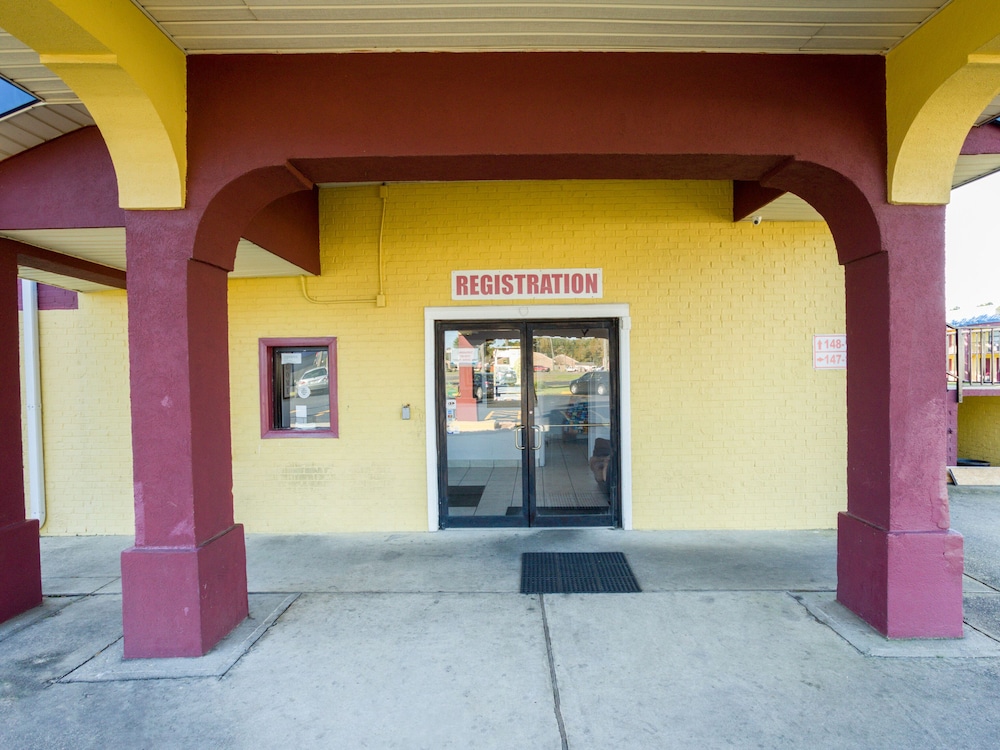 OYO Hotel Pensacola I 10 & Hwy 29 - photo 19
