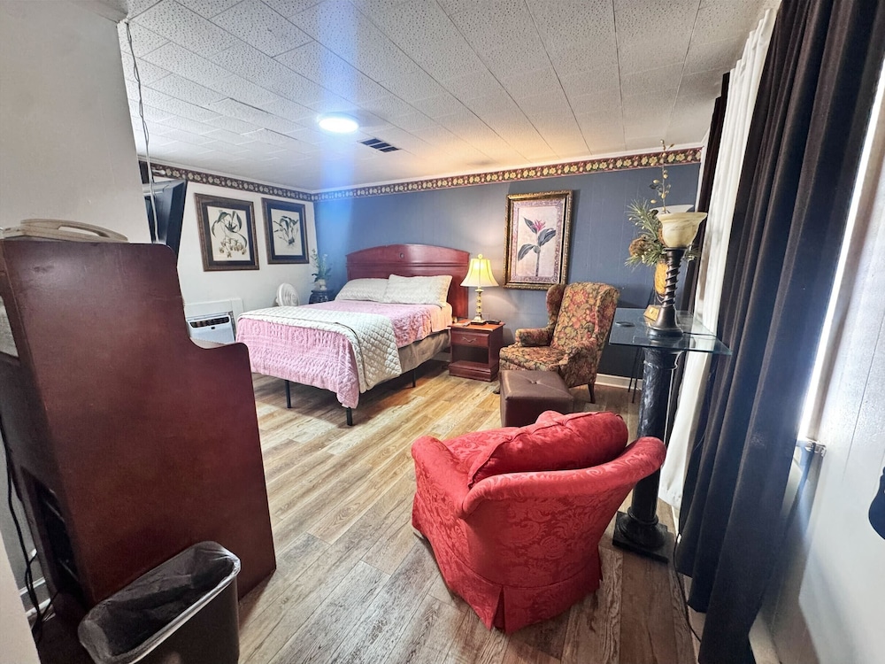 Chesterfield Hotel by OYO Hwy 9 - photo 37