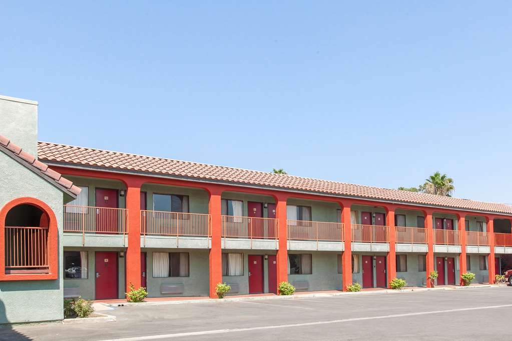 Americas Best Value Inn & Suites Bakersfield Central - photo 3