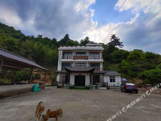 Hexin House - carbon neutral hotel in Unknown City