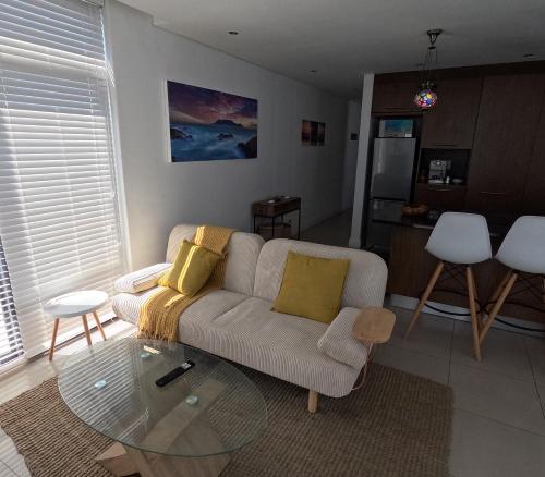 Beachfront Penthouse with patio and free parking