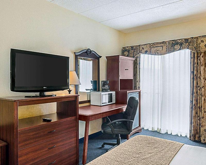 Quality Inn & Suites - photo 23