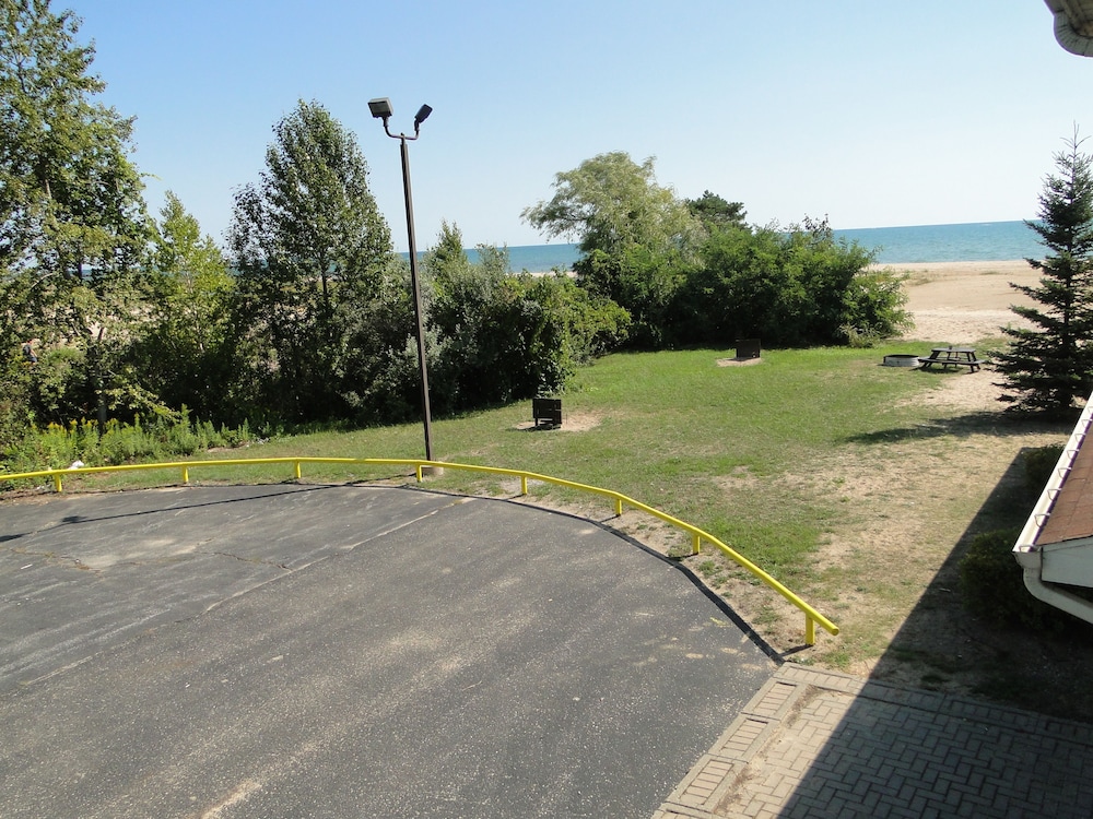 Oscoda Lakeside Hotel - photo 31