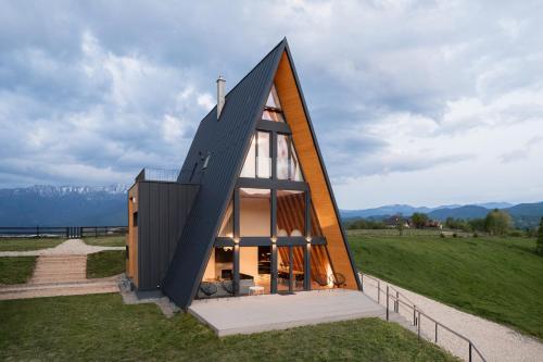Amont Chalet — 4-Star Luxury Hotel in Pestera, Romania