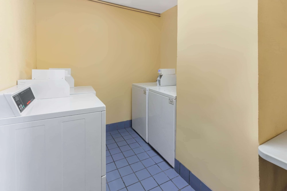 La Quinta by Wyndham Fort Lauderdale Pompano Beach - photo 26