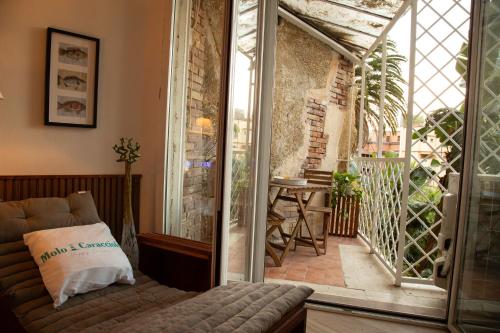 Molo Caracciolo — 4-Star Luxury Hotel in Naples, Italy