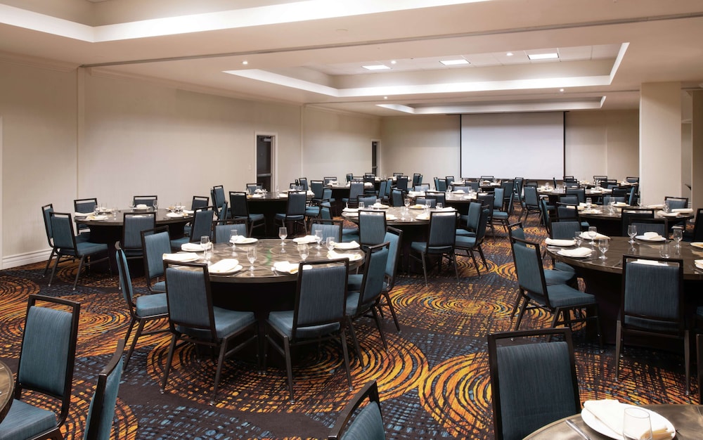Embassy Suites by Hilton Walnut Creek - photo 42