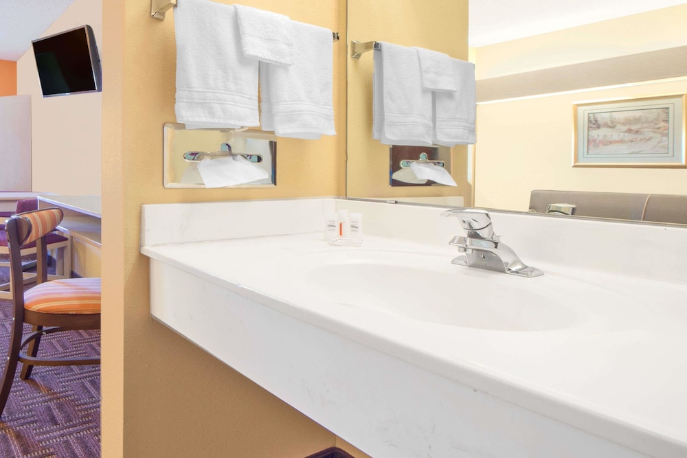 Microtel Inn & Suites by Wyndham Amarillo - photo 10