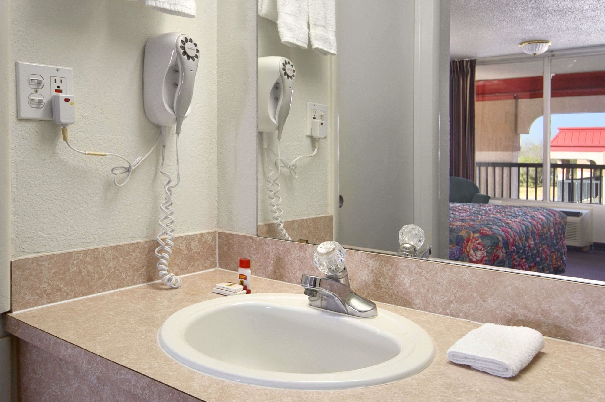 Super 8 by Wyndham Oklahoma Fairgrounds - photo 22