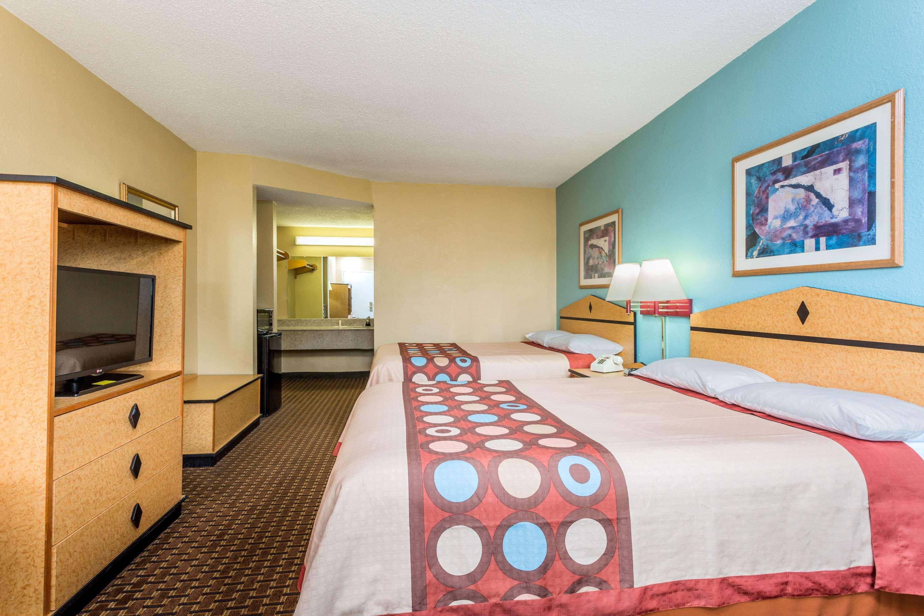 Super 8 by Wyndham Atlanta Northeast GA - photo 6