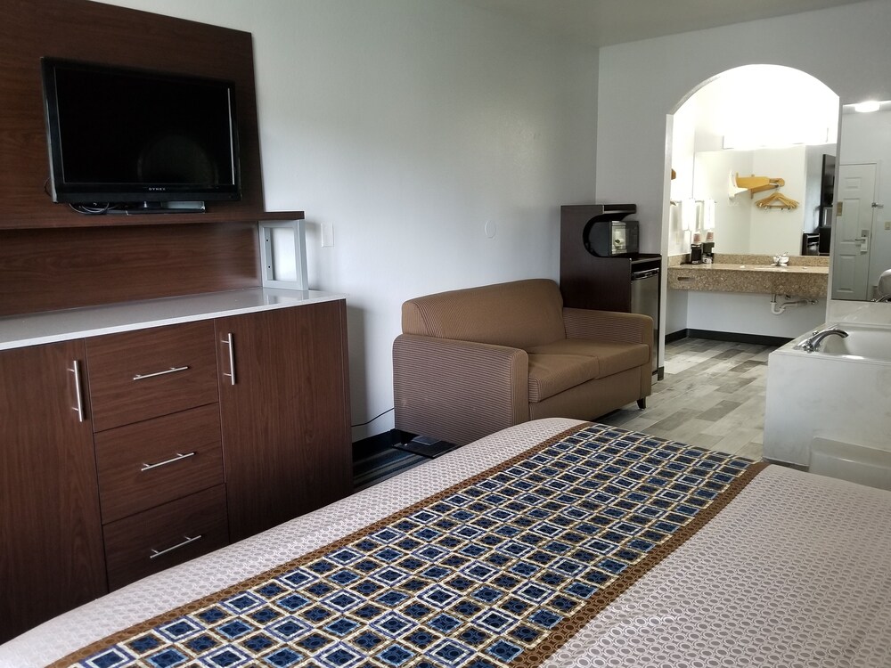 HomeBridge Inn and Suites - photo 10