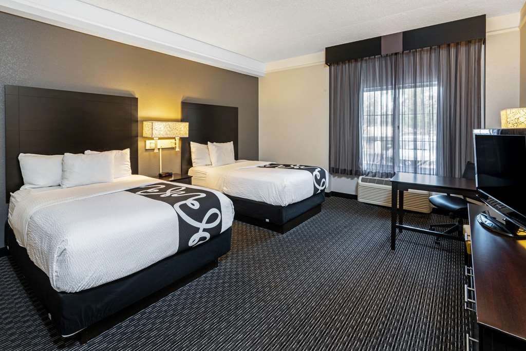 La Quinta Inn & Suites by Wyndham Mesa Superstition Springs - photo 24
