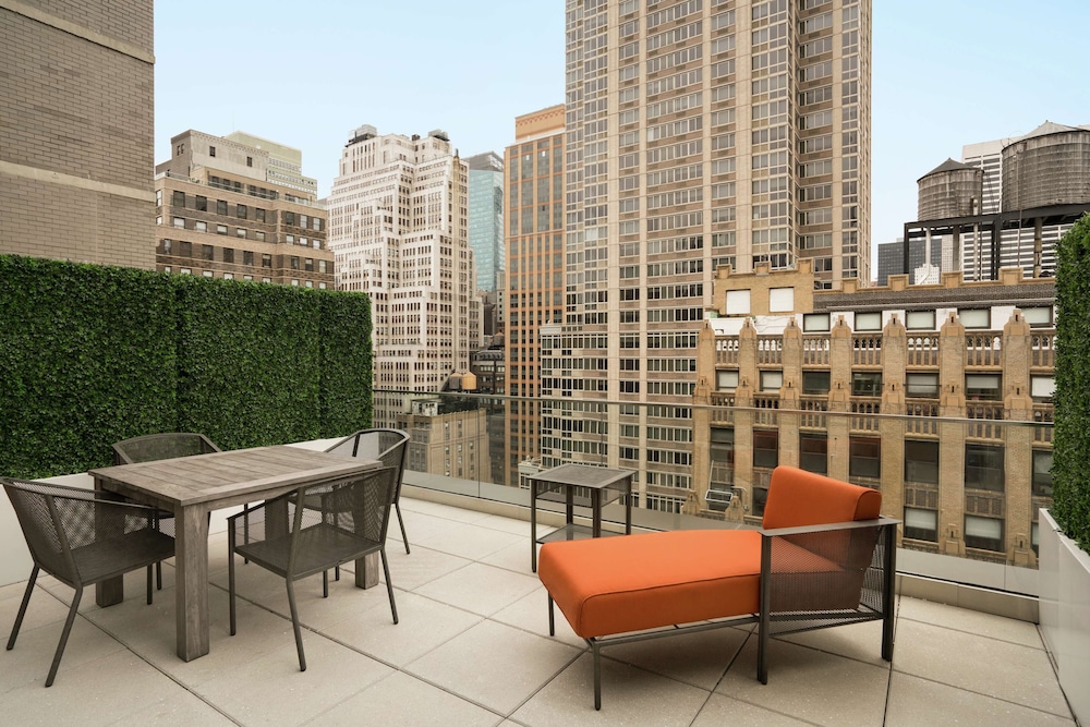 Embassy Suites by Hilton New York Manhattan Times Square - photo 36