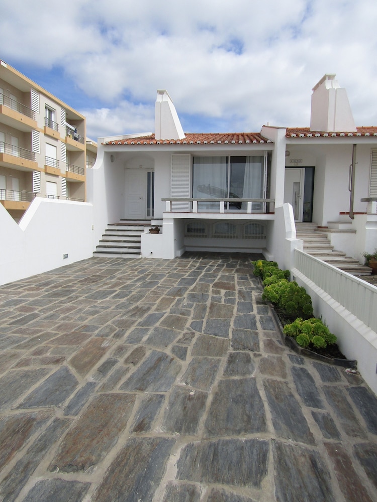 Casa do Mar Sea house — 4-Star Luxury Hotel in Nazare, Portugal