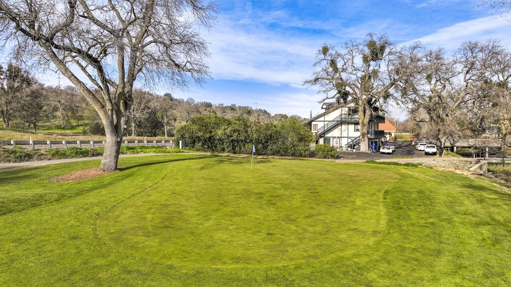 The 10th Green Inn - photo 15