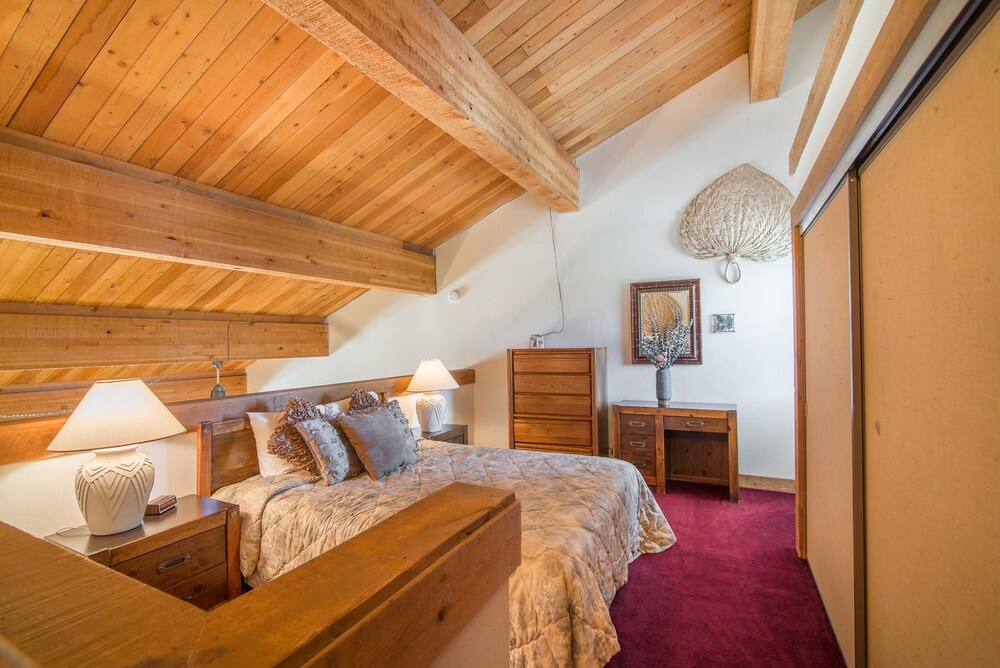 Modern Hotel Style Studio Timber Creek Lodge #210 by RedAwning - photo 2