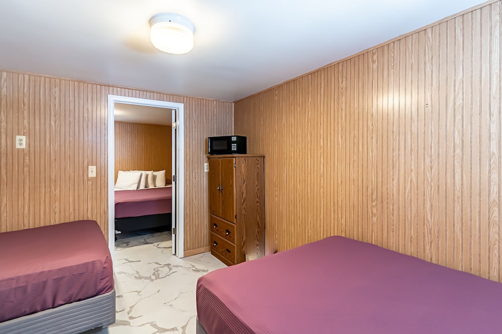 Boardwalk Sand & Surf Inn Oceanfront - photo 29